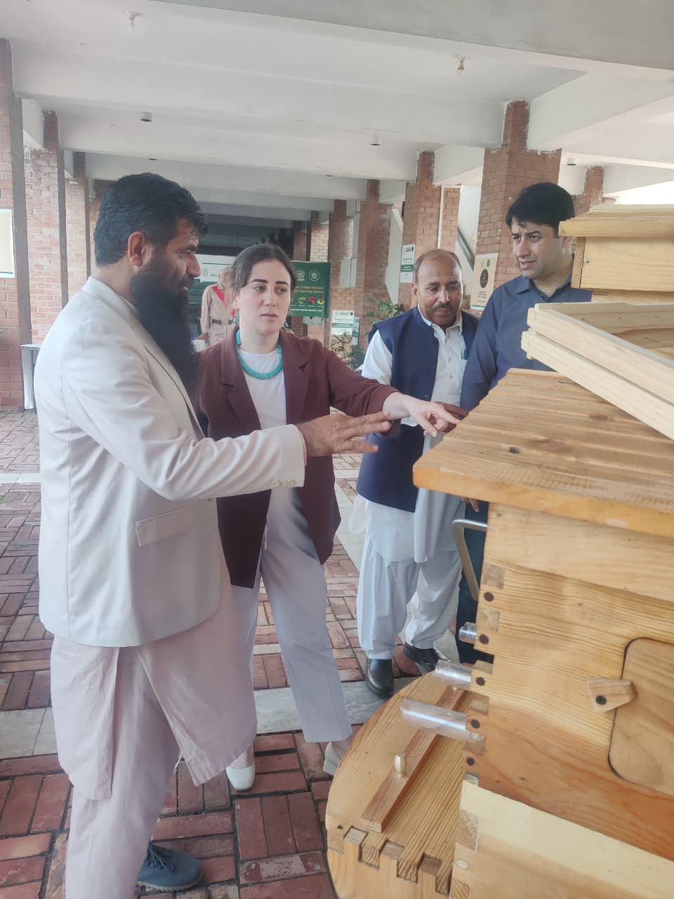 Beekeeping Training & Community Outreach